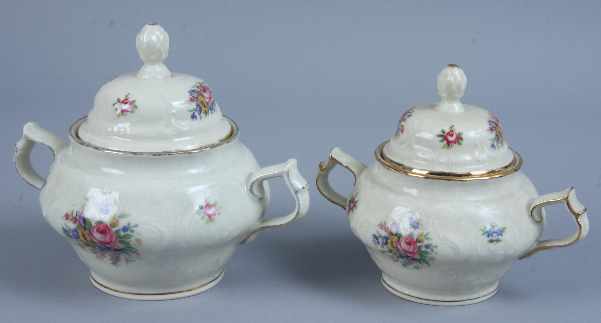 KAFFE- och TESERVISDELAR,  32 st, porslin, "Sanssouci", Rosenthal.