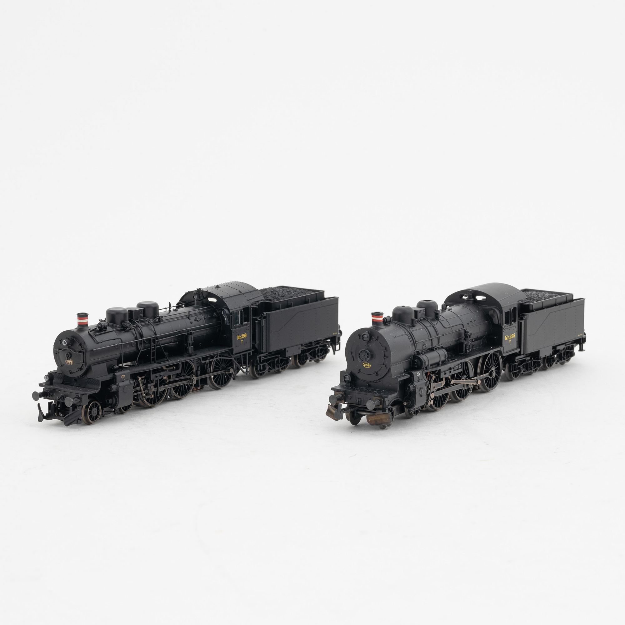 Märklin, two steam locomotives gauge H0, model 37037 and 34989, in boxes.