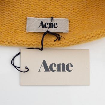 ACNE, tre mössor.
