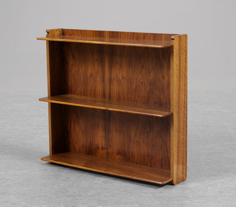 A Josef Frank valnut wall shelf, Firma Svenskt Tenn, 1950´s.