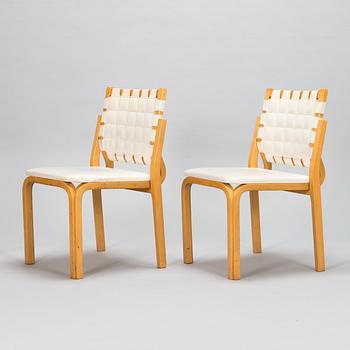 Alvar Aalto, a pair of 1960/1970s '612' chairs for Artek.