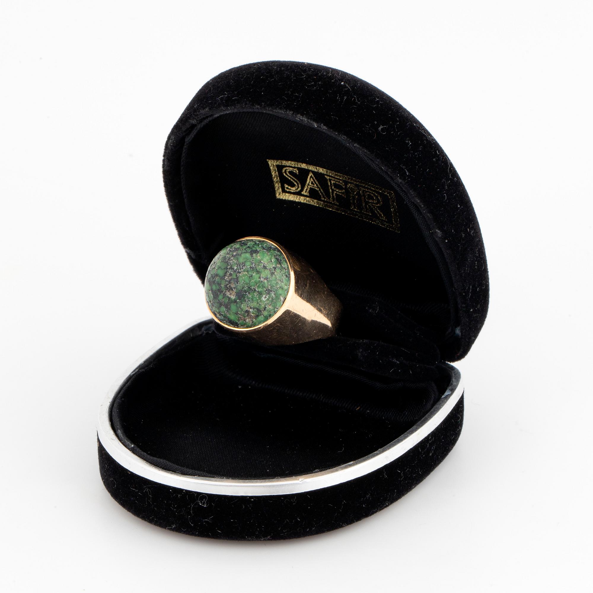 Ring Stigbert 18K guld med grön sten.