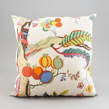 Josef Frank, Tyg samt kuddar, "Vegetable tree", Firma Svenskt Tenn.