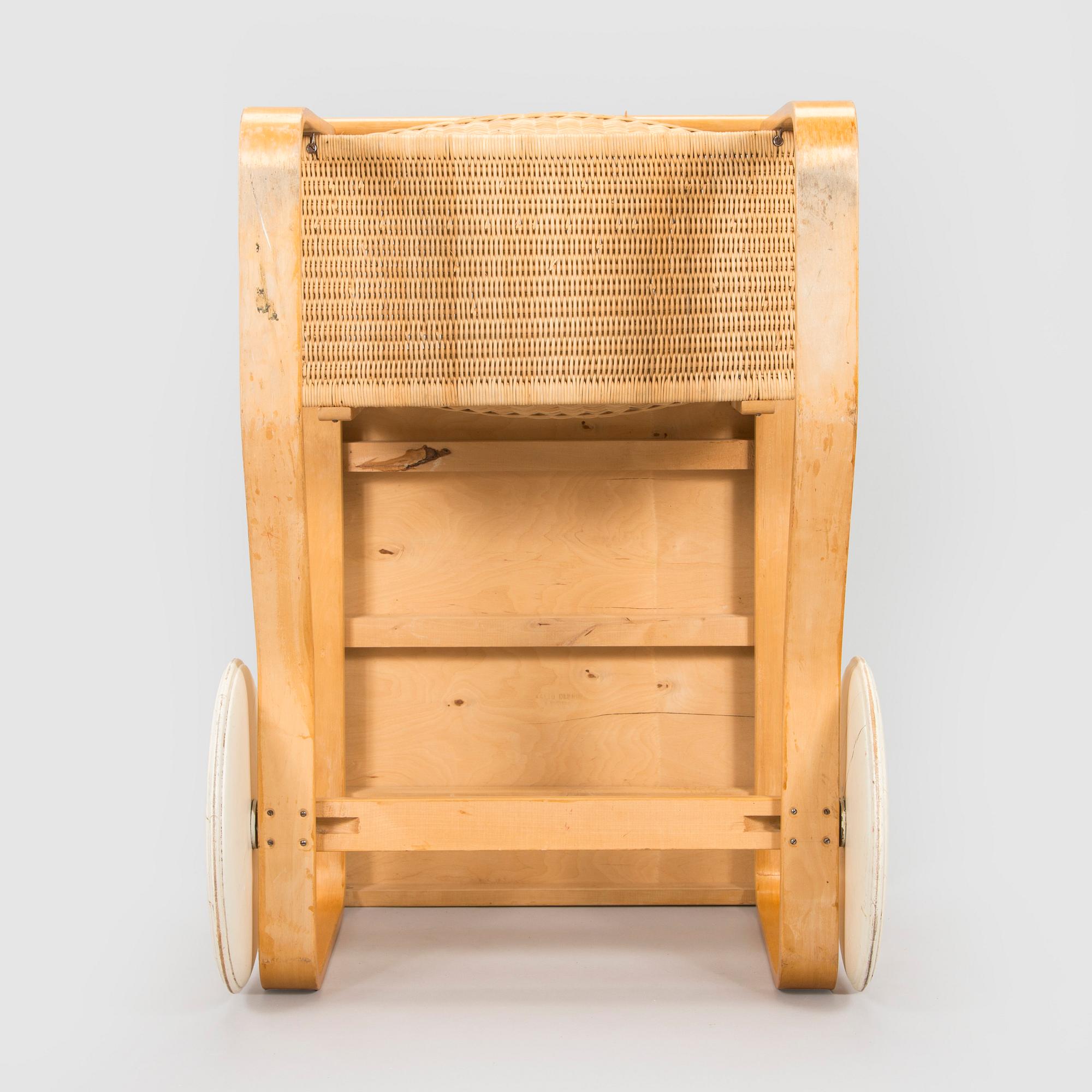 Alvar Aalto, serveringsvagn, modell 100, O.Y Huonekalu-ja Rakennustyötehdas A.B. tidigt 1950-tal.