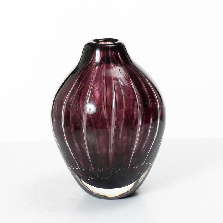 Edvin Öhrström, an ariel glass vase, Orrefors 1950.
