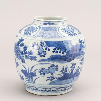 A blue and white jar, Ming dynasty, Wanli (1572-1620).