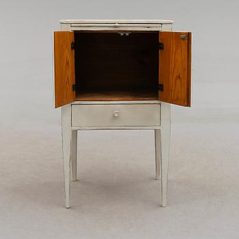 SÄNGBORD, 1800-talets första hälft.