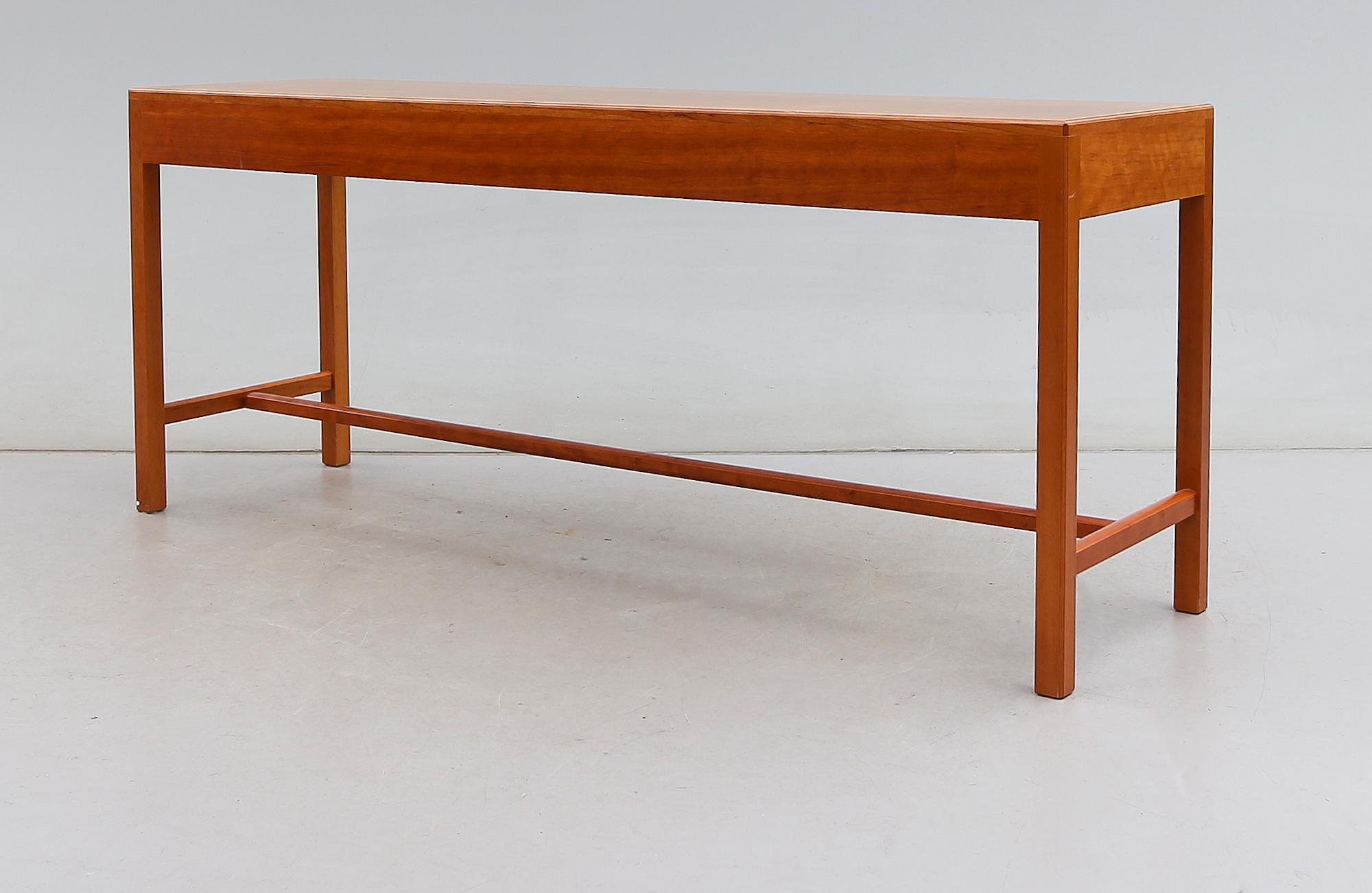 Josef Frank, sideboard, Firma Svenskt Tenn, modell 821, efter 1985.