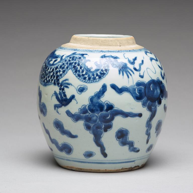 A blue and white Transitional jar, 17th Century.