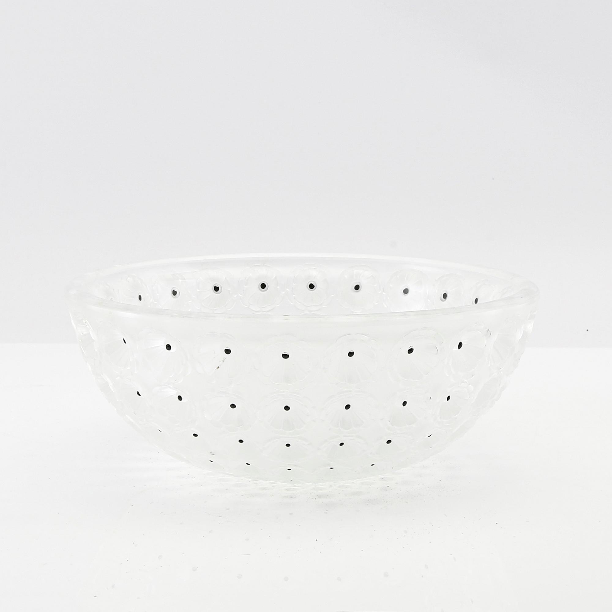 René Lalique, skål "Nemours" Frankrike 1900-talets senare del gjutet glas.