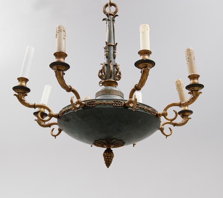TAKAMPEL, empirestil, 1900-talets första hälft. Höjd ca 65 cm.