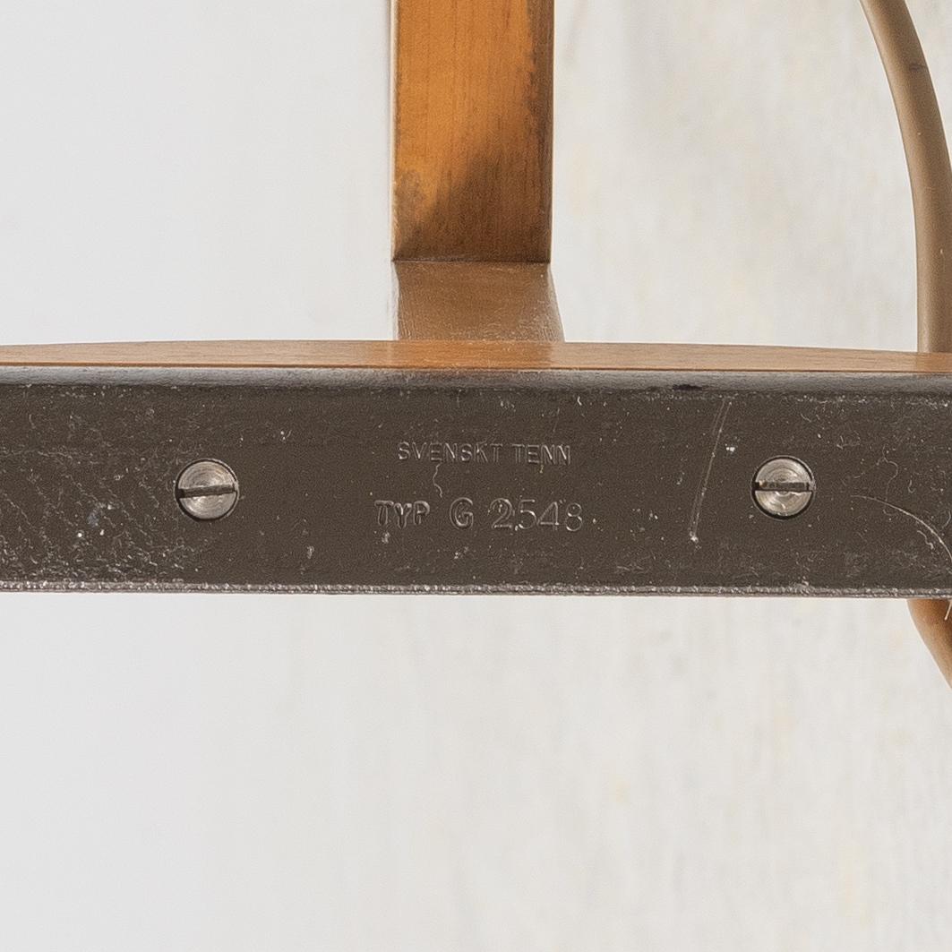 Josef Frank, golvlampa, modell 2548, "Kryckan", Firma Svenskt Tenn.