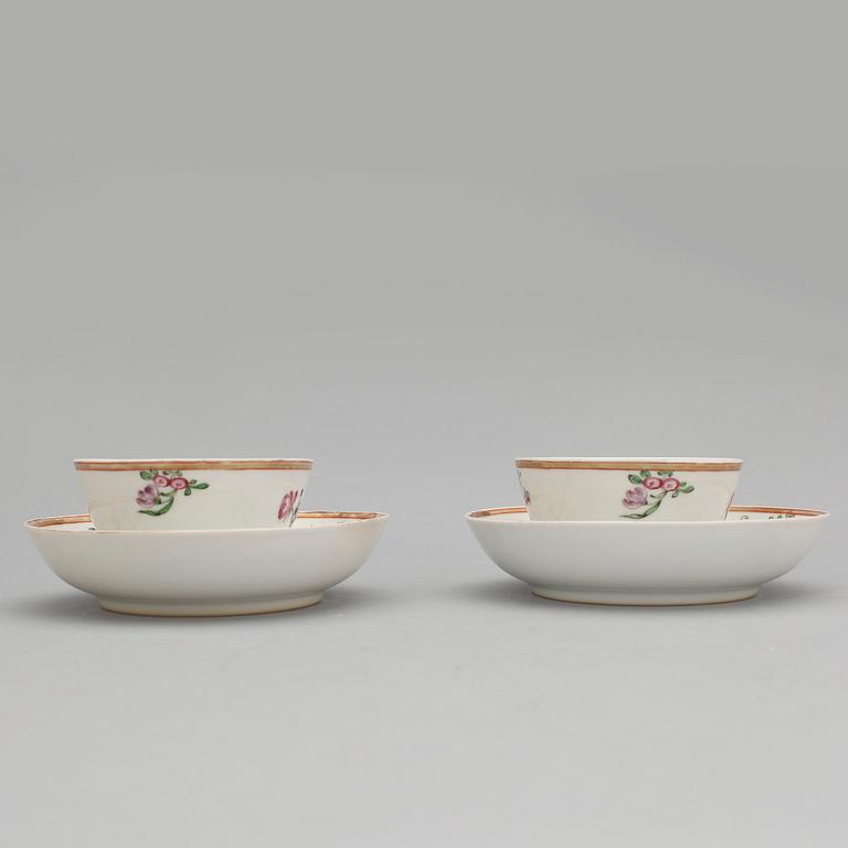 KOPPAR MED FAT, ett par, porslin, Qianlong (1736-95).