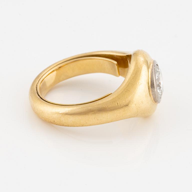 Ring, 18K gold with a brilliant-cut diamond approximately 1.20 ct.