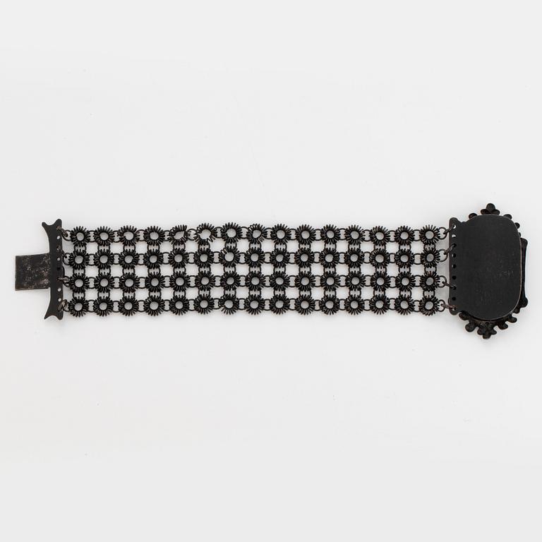 A Berlin iron and steel bracelet with a cameo. Berlin 1820-30.