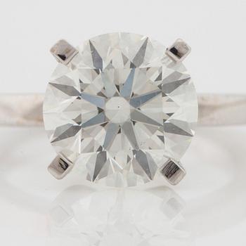 RING med briljantslipad diamant, 4.51 ct. Kvalitet H/VS2 enligt certifikat från IGI.