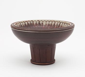 A Wilhelm Kåge 'Farsta' stoneware footed bowl, Gustavsberg studio 1960.