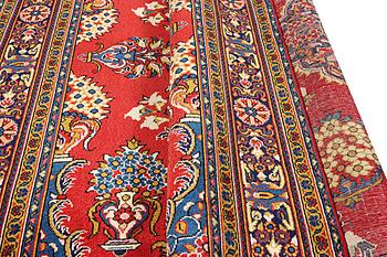A Golpaygan carpet, c. 314 x 213 cm.