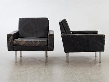 A pair of 1960:s easy chairs.