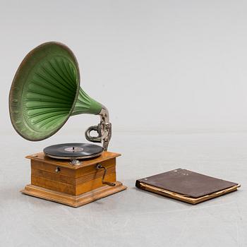 An early 20th century Audofon horn gramophone.