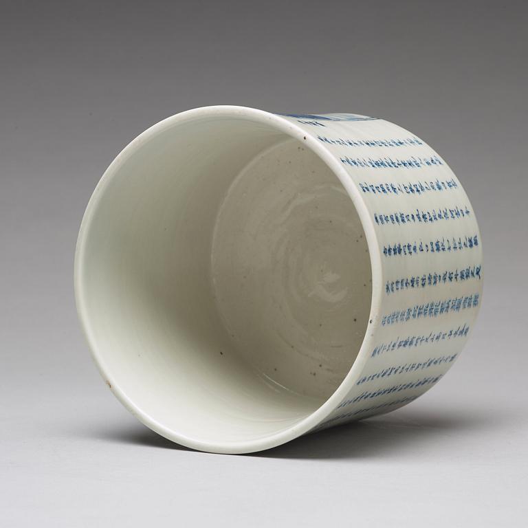 A blue and white brush pot, Qing dynasty.