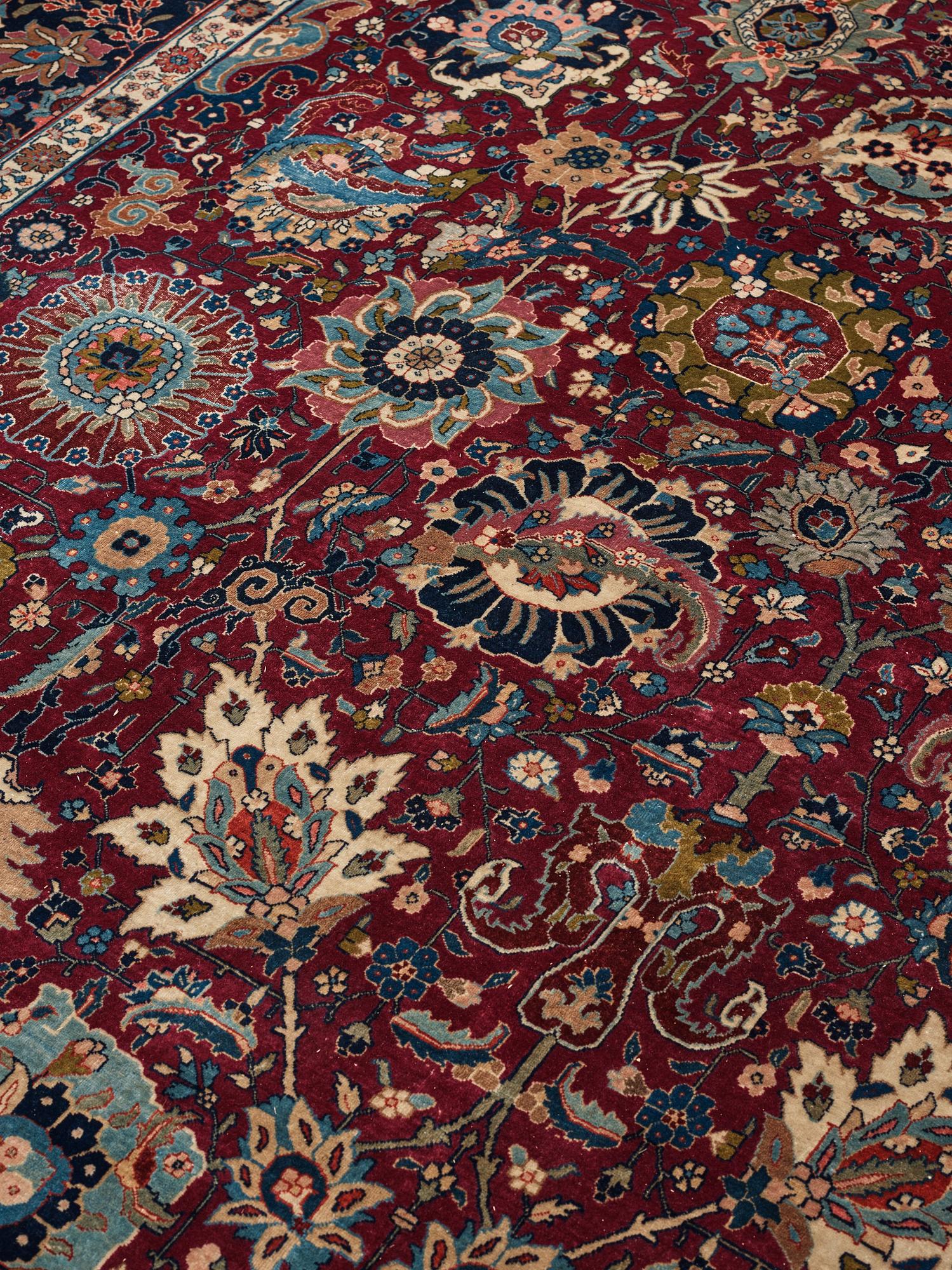 Matto, semi-antique Tabriz, ca 413,5 x 328,5 cm.