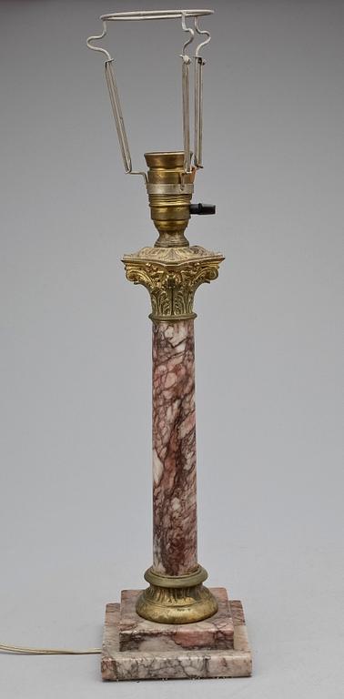 BORDSLAMPA, 1900-talets mitt.