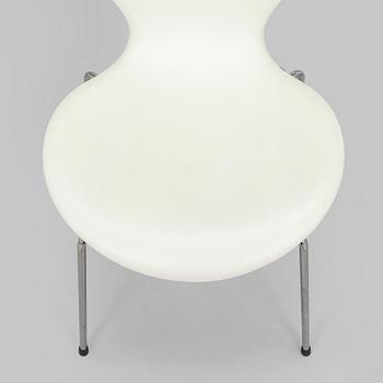 Arne Jacobsen, tuoli, "Seiska", Fritz Hansen, Tanska, 2015.