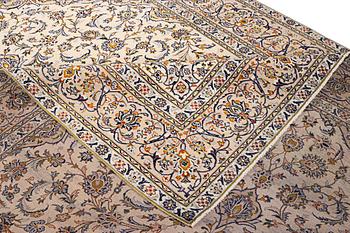 A Kashan carpet, c. 400 x 289 cm.