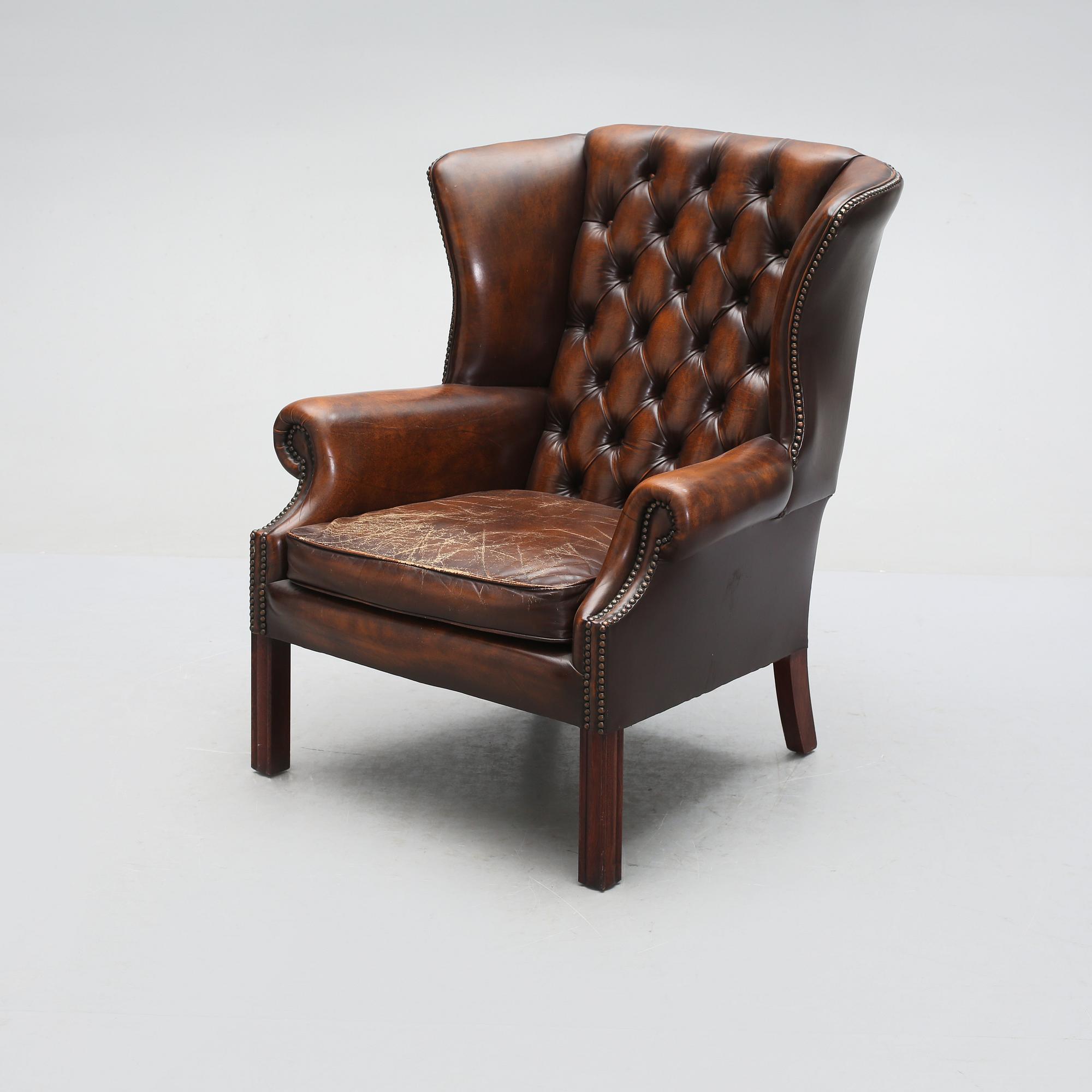 FÅTÖLJ, Chesterfield-modell, 1900-talets andra hälft.
