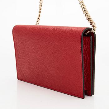 Gucci, a leather 'Dollar betty wallet chain' handbag.