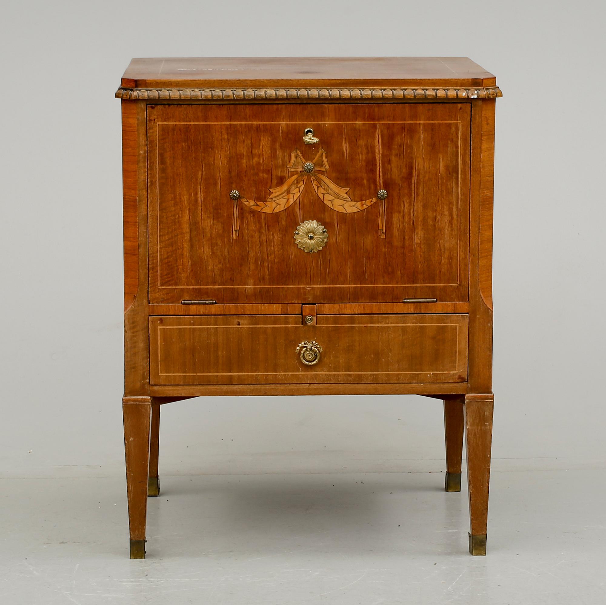 BESTICKSSCHATULL, gustaviansk stil, 1900-talets första hälft.