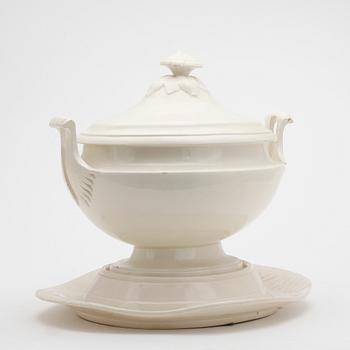SOPPTERRIN på FAT, flintgods, otydligt märkt Delft, 1800-tal.