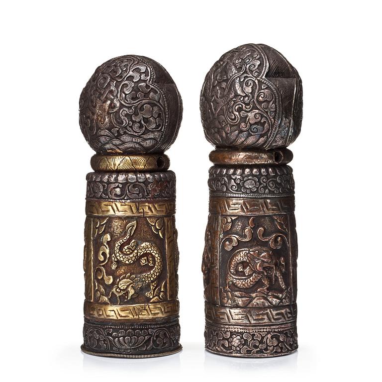 Tempel stämplar, vitmetall och brons, två stycken, Nepal/Tibet, troligen sent 1800-tal.