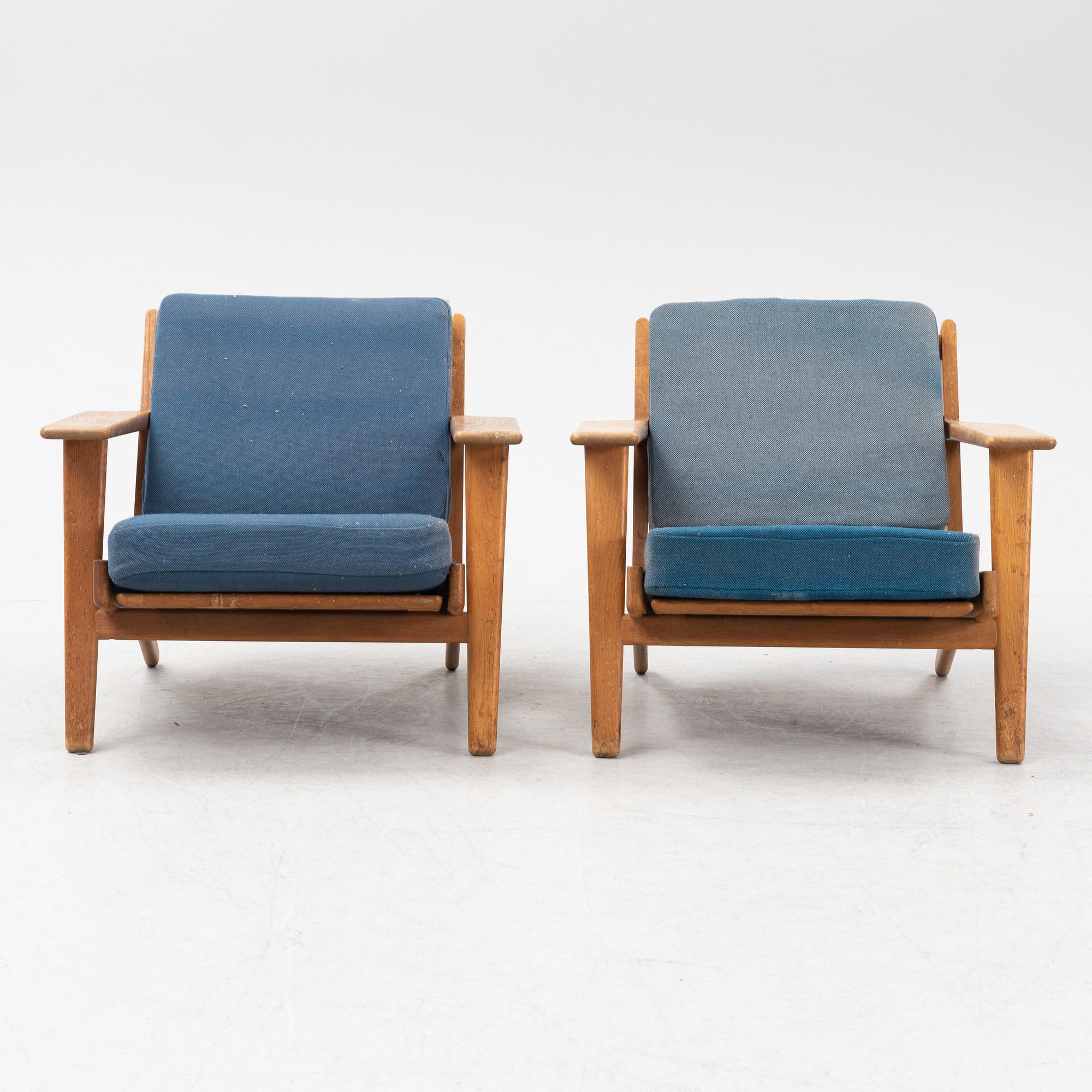 Hans J Wegner, a pair of oak model GE-290, Getama, Gedsted, Denmark.