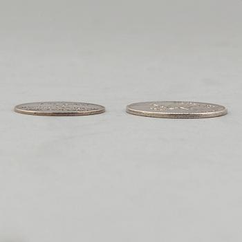 JETONGER/SPELPENNINGAR, 2 stycken, silver, graverade av Daniel Fehrman, Stockholm (1710-1780).