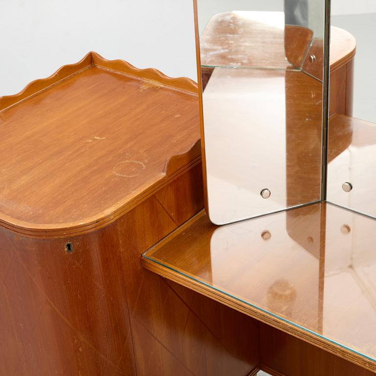 A dressing table with stool and mirror, Stil & Form Arkitektkontor för Möbler o. Inredningar, Stockholm, 1944.