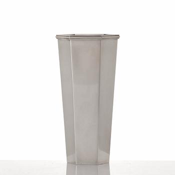 Wiwen Nilsson, a hexagonal sterling silver vase, Lund 1965.