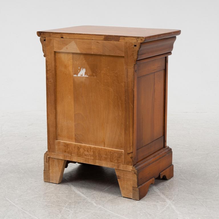 Sängbord, sent 1900-tal.