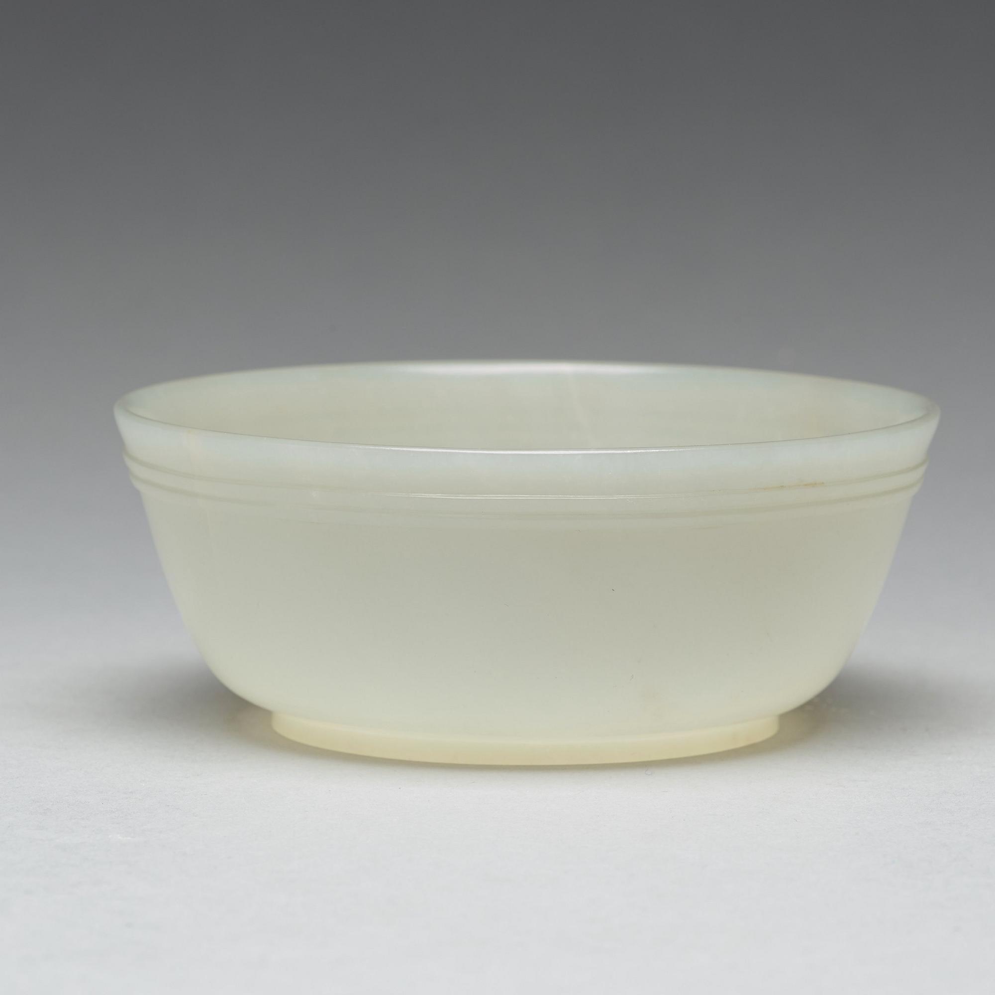A nephrite bowl, Qing dynasty, circa 1900.