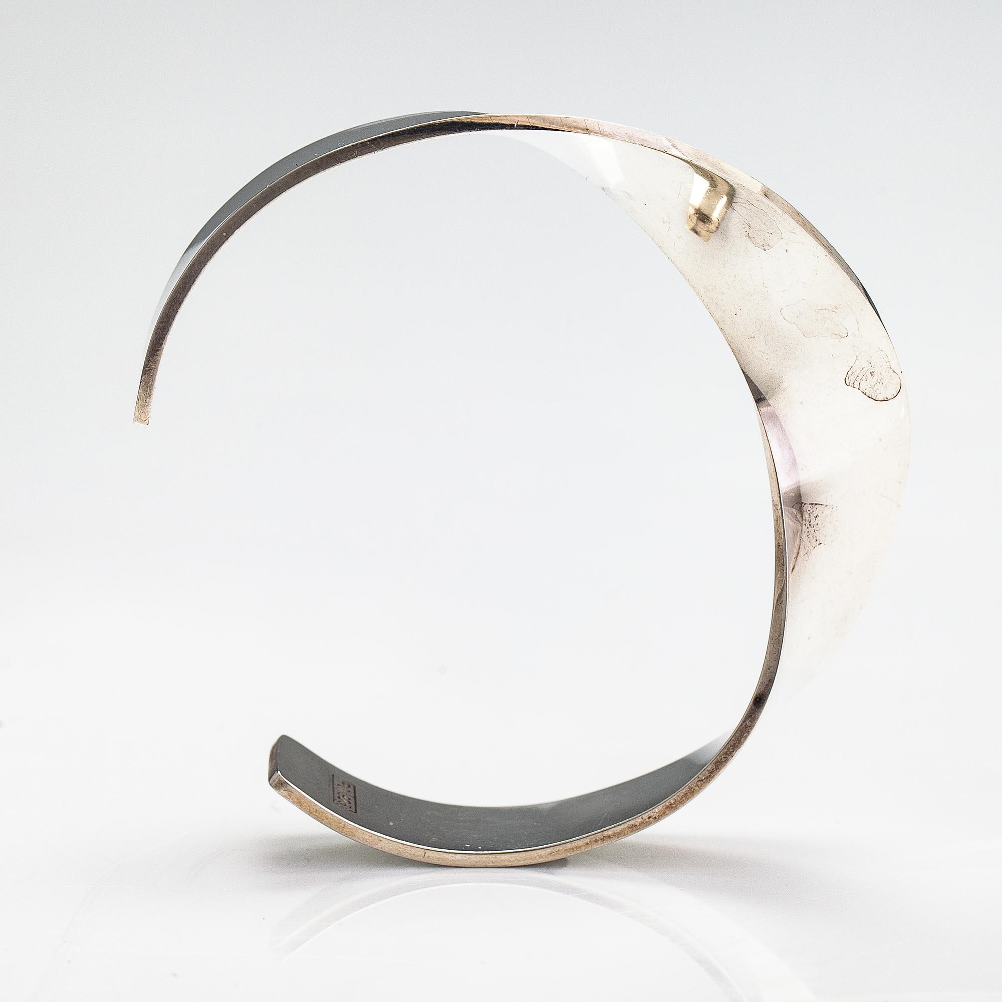 Pekka Piekäinen, Armband, sterlingsilver. Platinoro, Åbo.