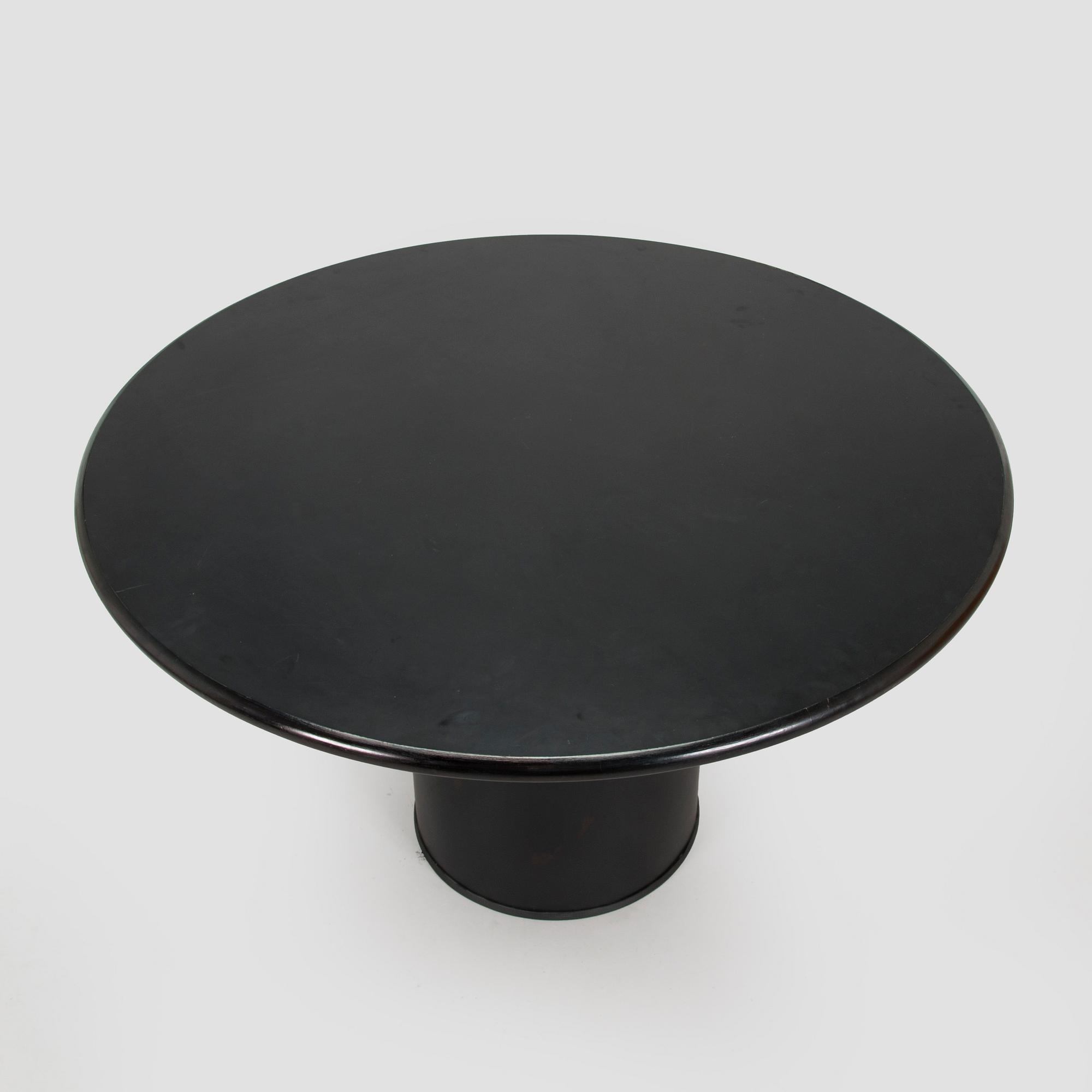 A dining table, late 20th century.