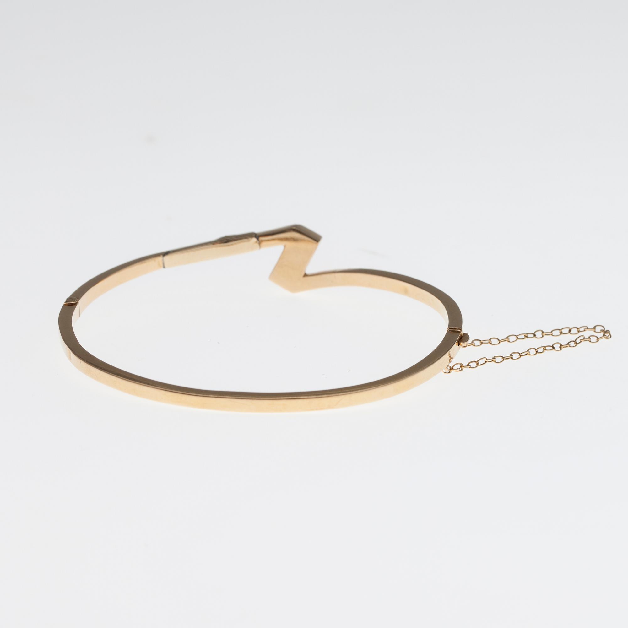 ARMRING, 18K guld, pärlor. Möjligen John Petterson Stockholm 1914. Vikt 7,4 g.