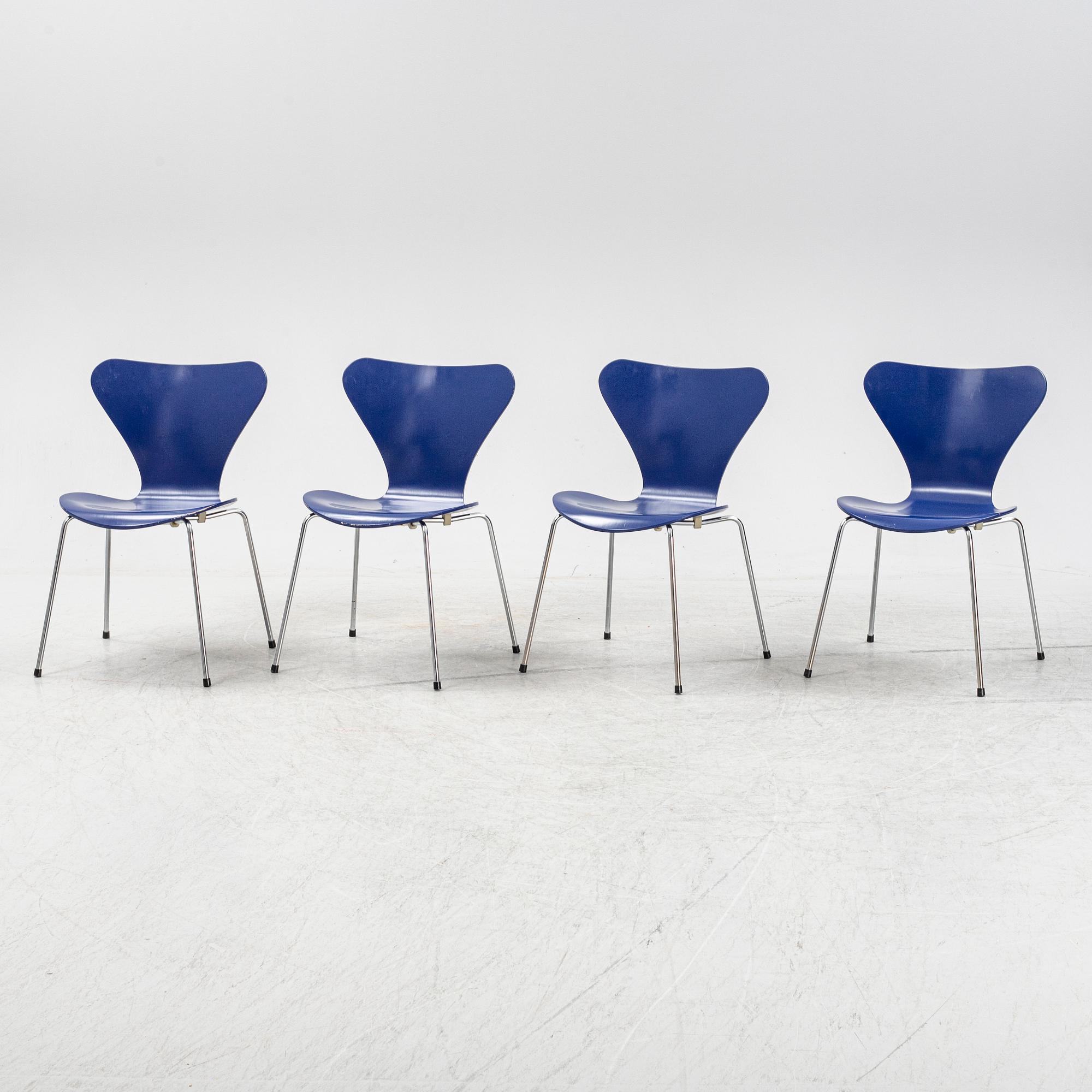 Arne Jacobsen, stolar, 4 st, "Sjuan", Fritz Hansen, Danmark, daterade 1989.