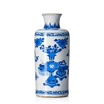 A blue and white bottle flask, Qing dynasty, Kangxi (1662-1722).