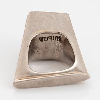 Vivianna Torun Bülow-Hübe, ring, 18 k vitguld med bergkristall, egen verkstad 1964.