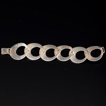 ARMSMYCKE, sterling silver, Kaunis Koru, Valokoru, Åbo. Vikt 33,6 g.
