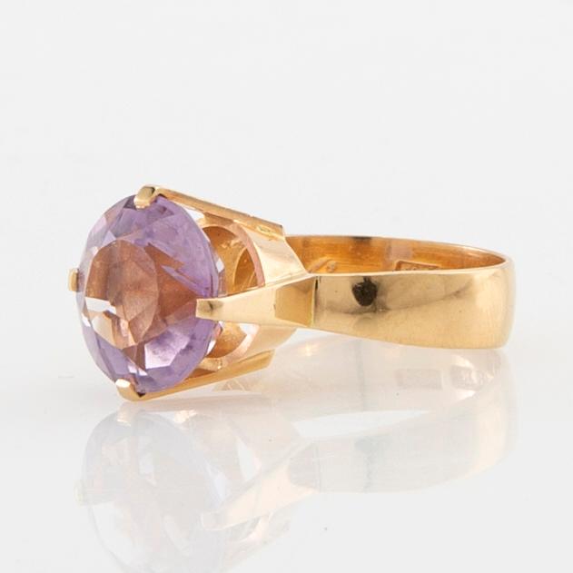 Ring 18K gold with a round faceted amethyst, Gustaf Fredrik Hallengren Malmö 1903.