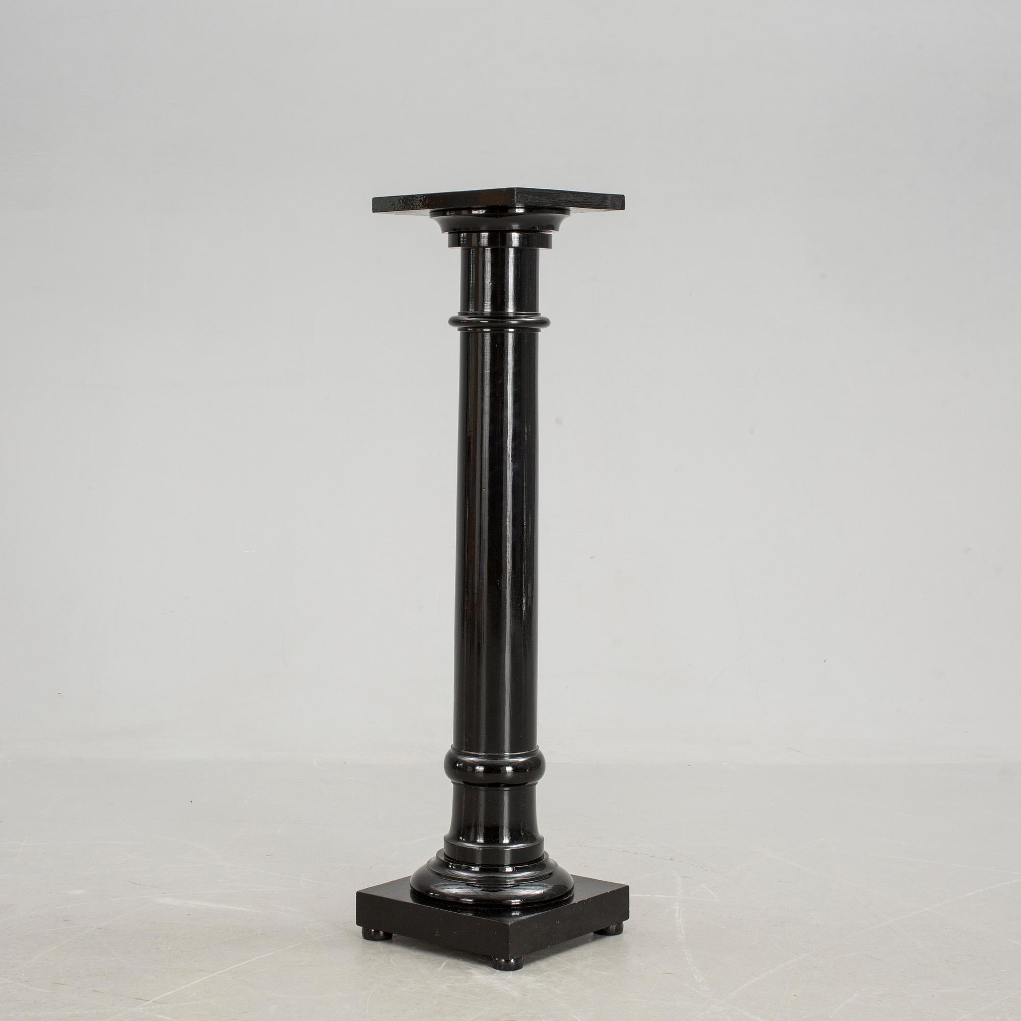 PIEDESTAL, 1900-tal.