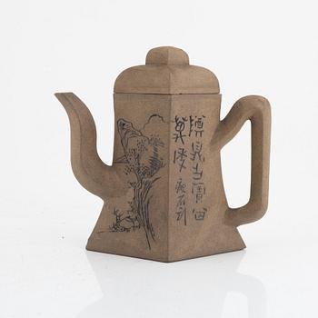 A Chinese yixing teapot with cover, Republic period, 20th century.